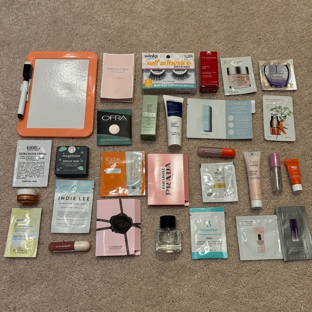 30 Piece Beauty Sample Lot
